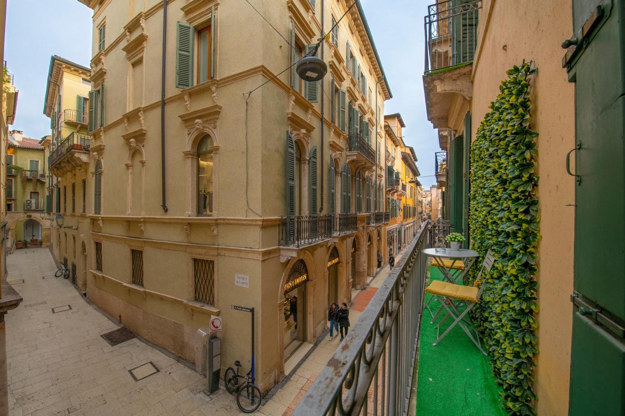Palace Home Mazzini Vérone Extérieur photo