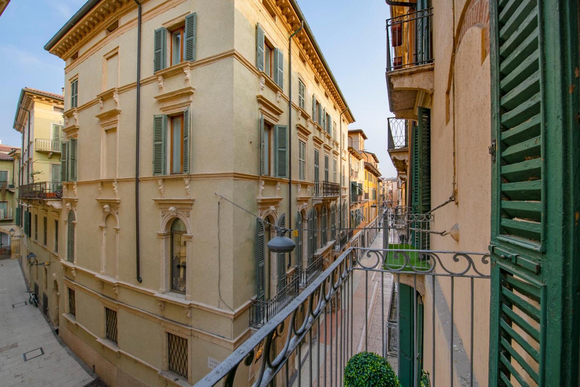 Palace Home Mazzini Vérone Extérieur photo